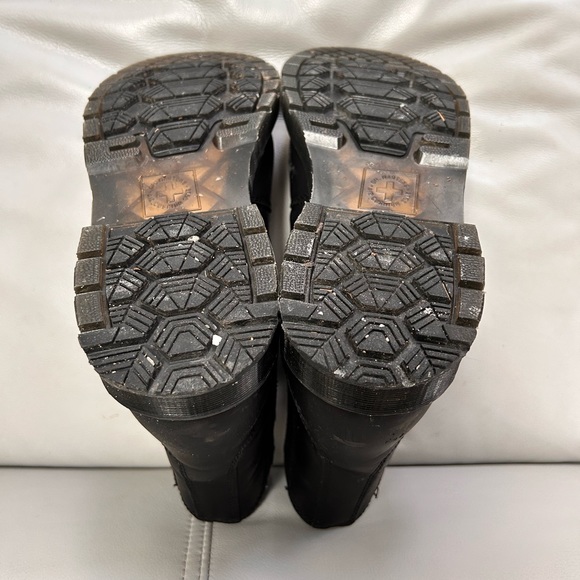 Dr. Martens  Chelsea Women’s black boots with fur and zippers! - Picture 7 of 7